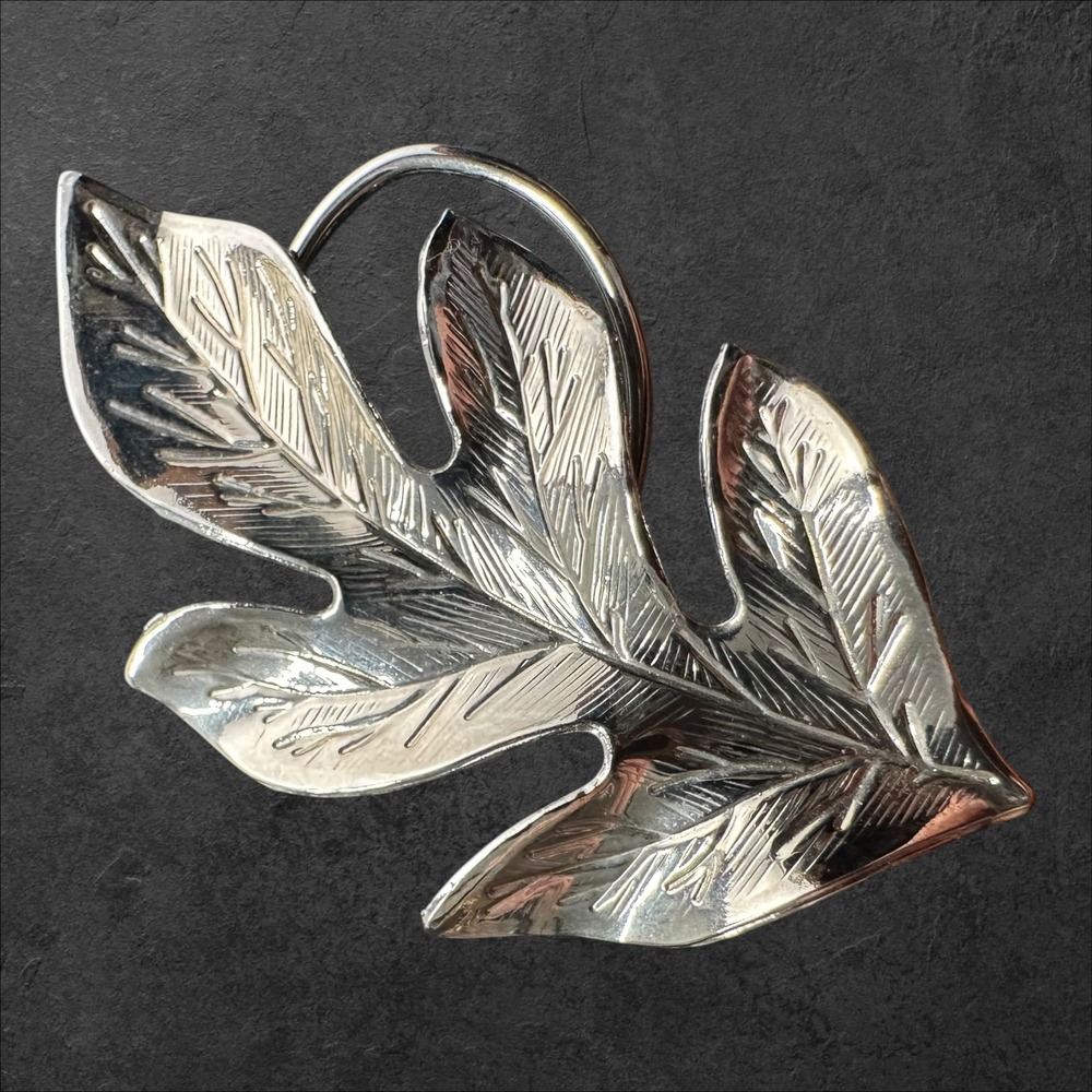 Unmarked Scarf Clip Silver Tone Botanical Leaf‎ Textured Metal